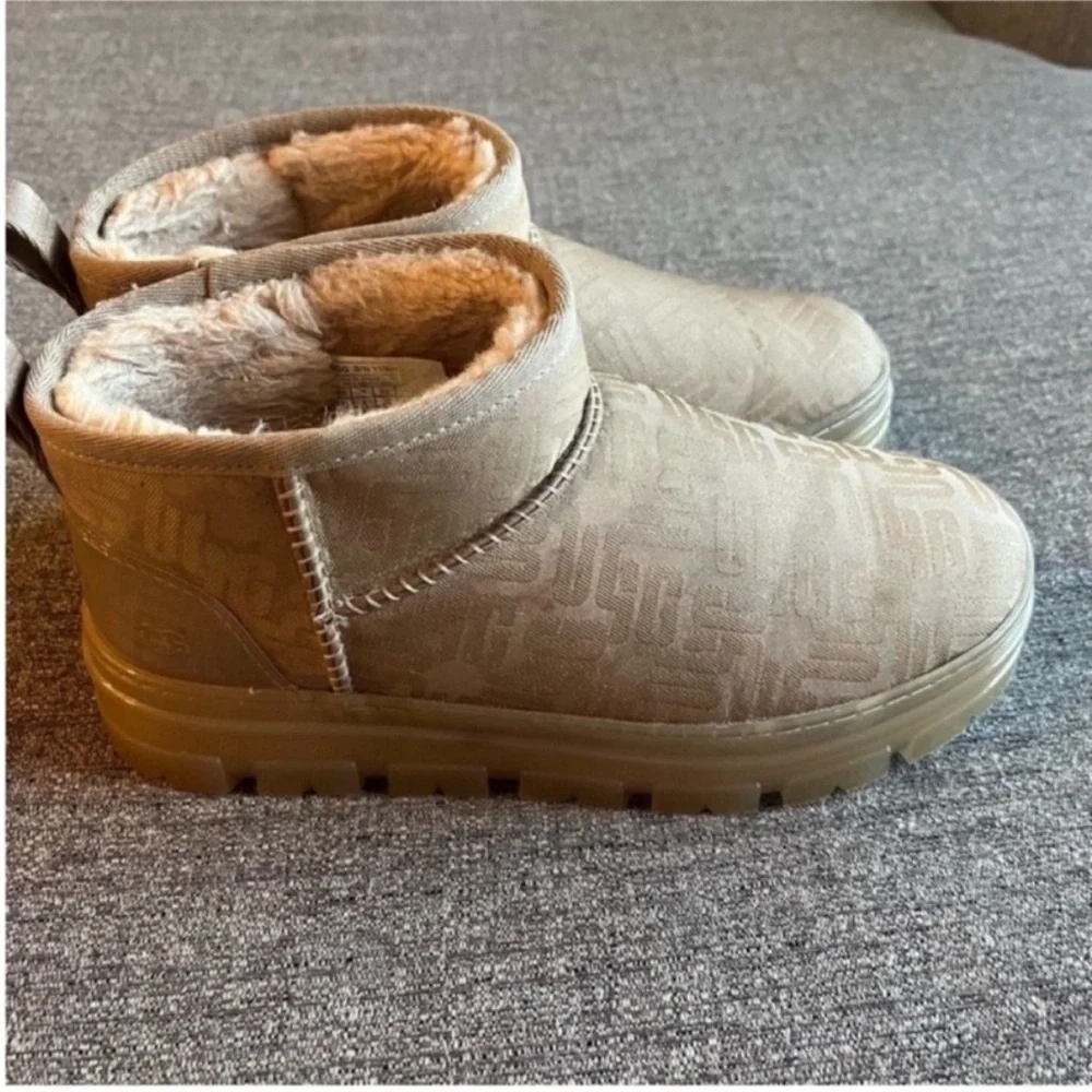 UGG Classic Ultra Mini Monogram - Picture 4 of 13